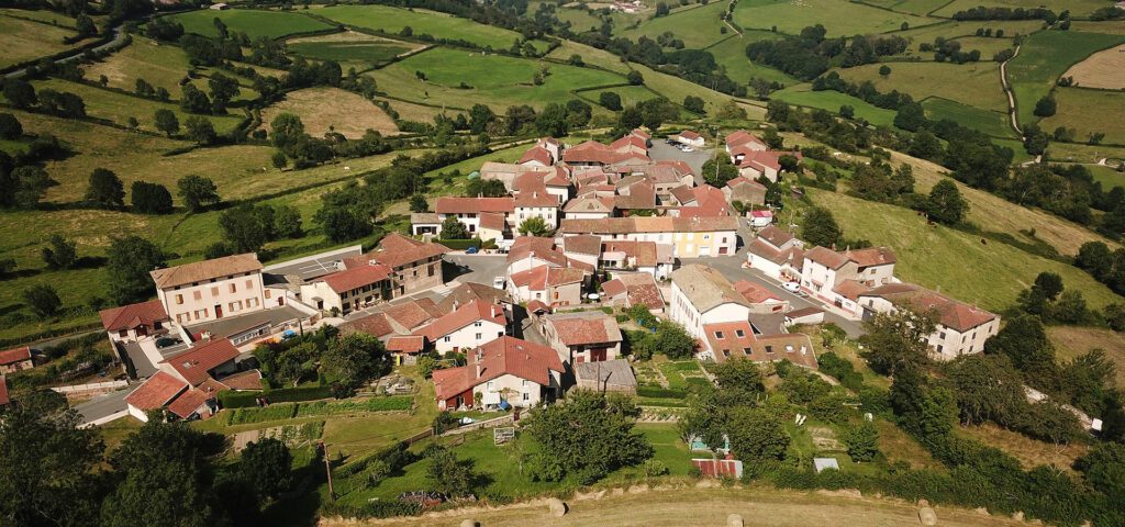 Saint-Christophe-la-Montagne , commune de Deux-Grosnes